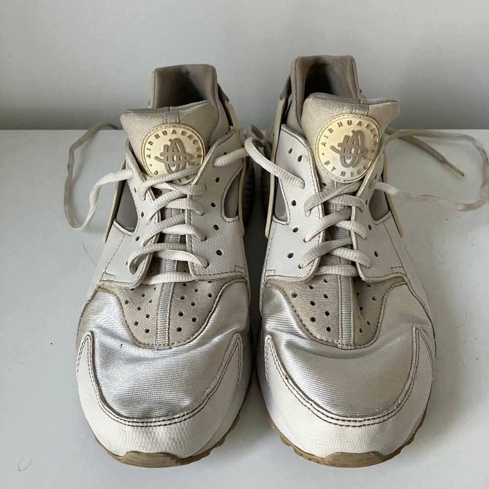 Nike Women’s Cream Huaraches Size 9